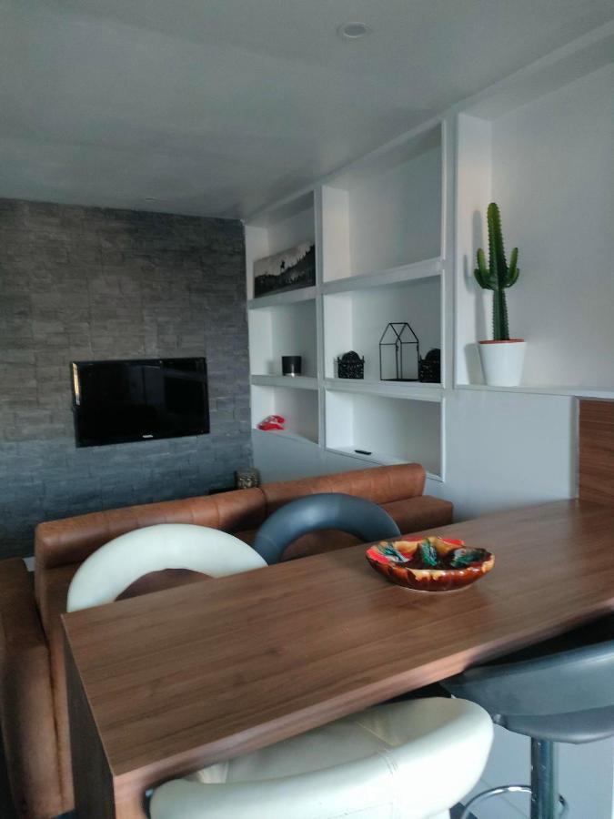Le Petit Cocon - Parking Prive - Lyon Sud Apartment Vénissieux Exterior photo